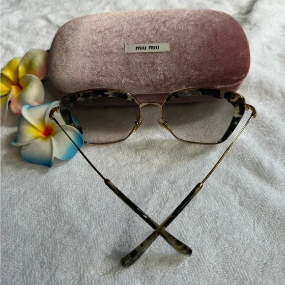 Miu Miu sunglasses 🕶️